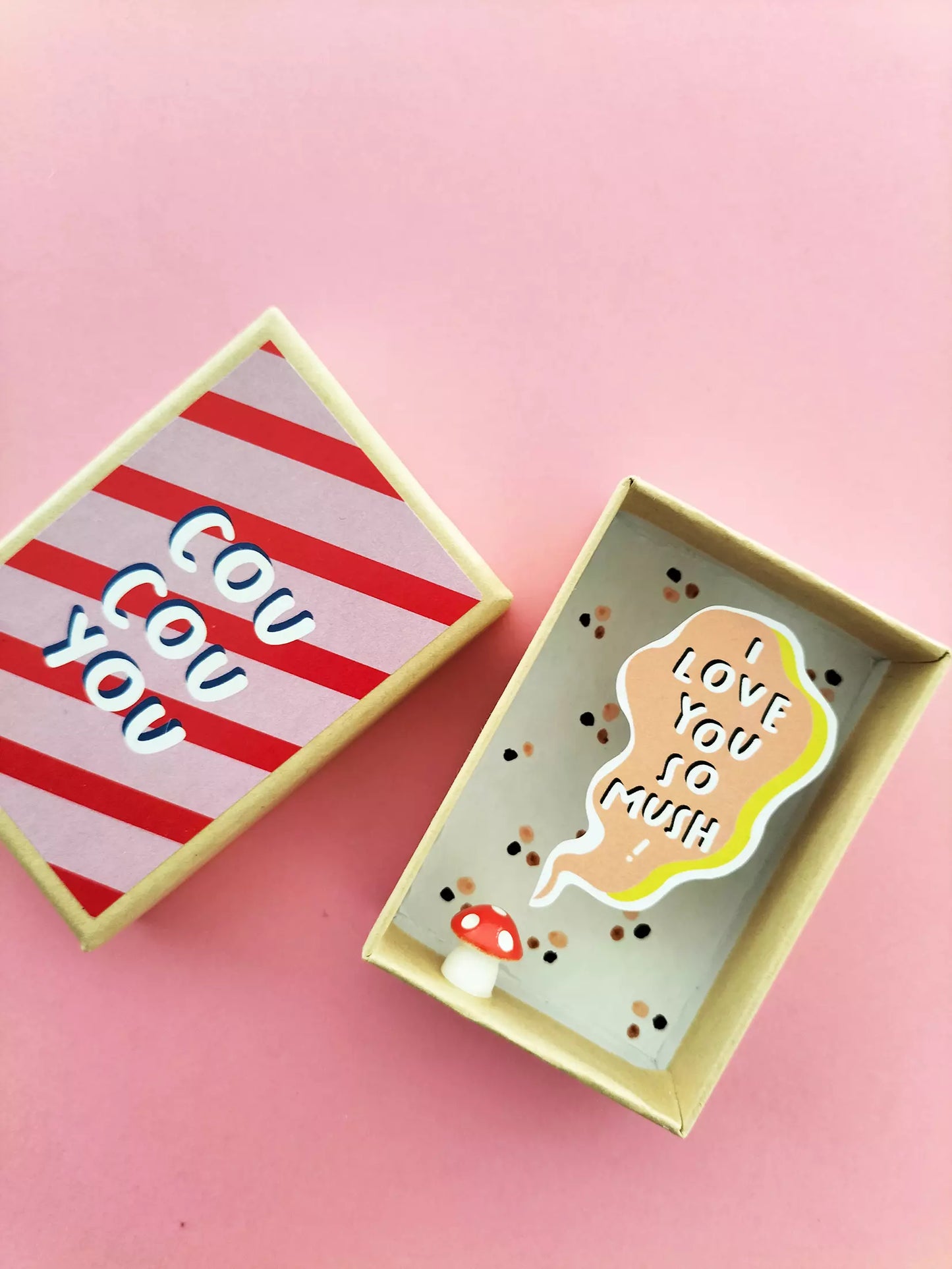 Boîte message d'amour champignon ( couleur aléatoire )