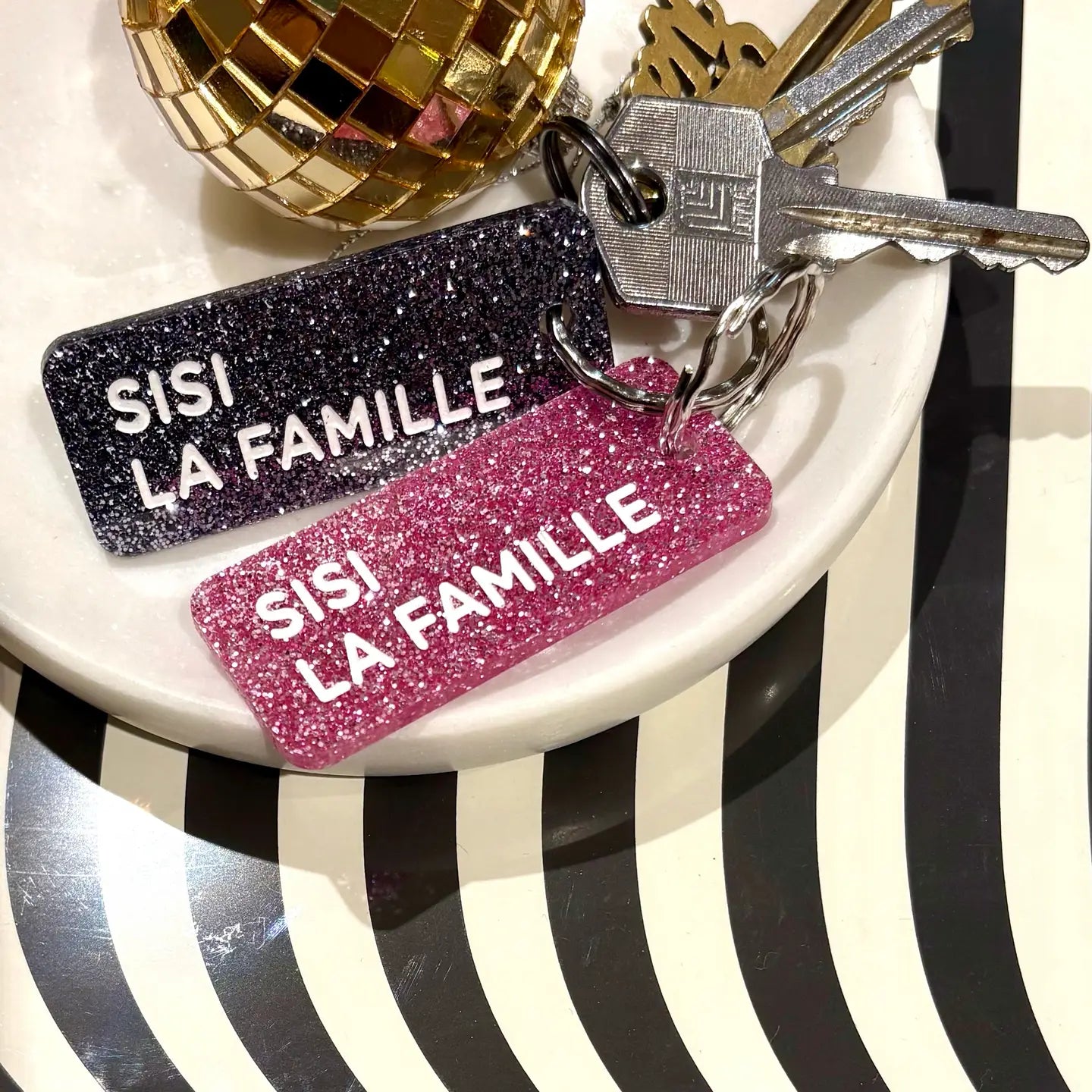 SISI LA FAMILLE Porte-clés à paillettes FUCHSIA