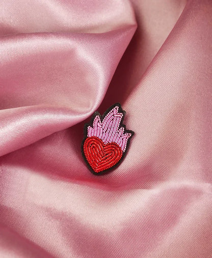 Broche Mini Coeur Enflammé