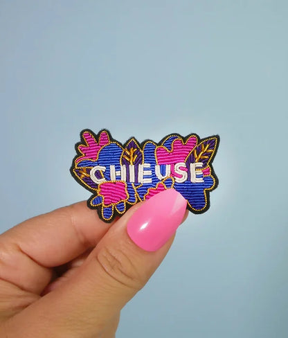 Broche Chieuse