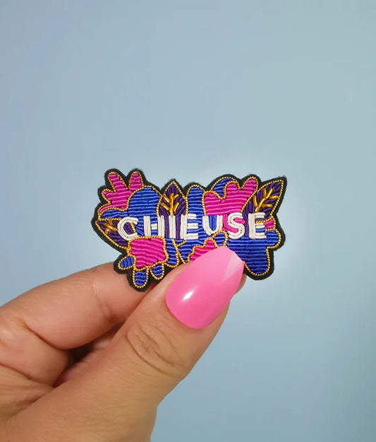 Broche Chieuse