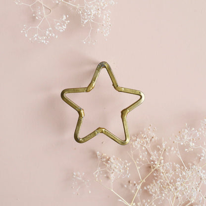 Clou en laiton doré